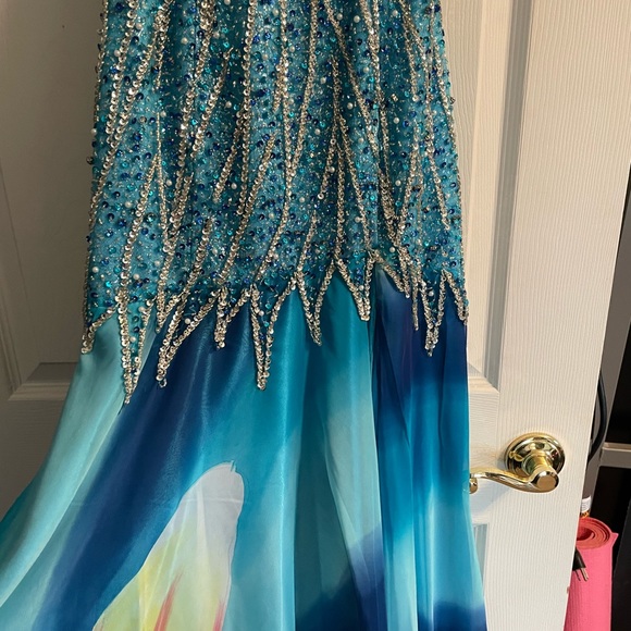 Beautiful beaded and sequin prom dress size 4. - Picture 5 of 6